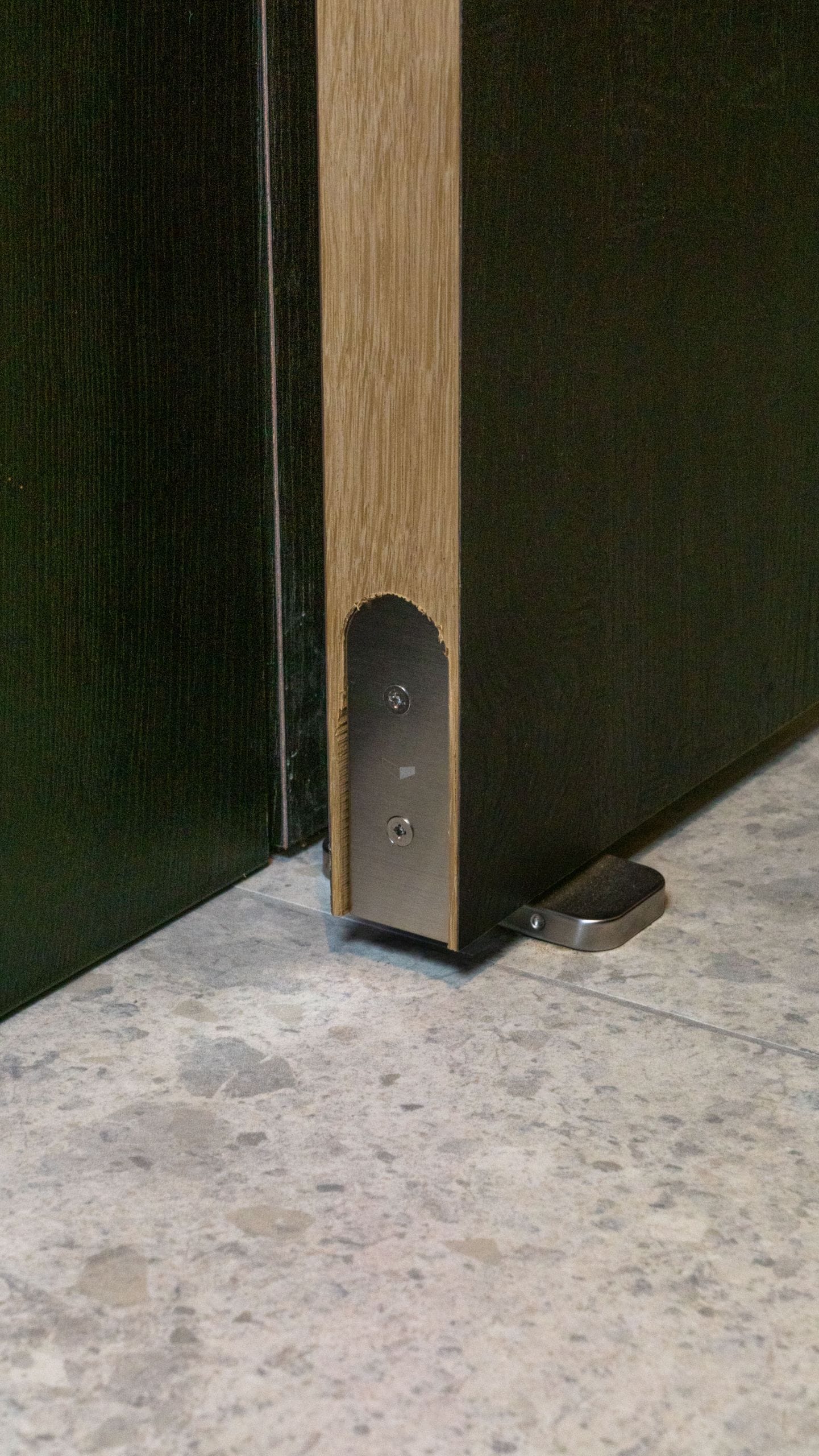 Innovative Applications Of Pivot Hinges In Modern Architecture